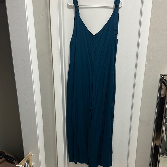 Teal Sleeveless Jumpsuit - Picture 1 of 3